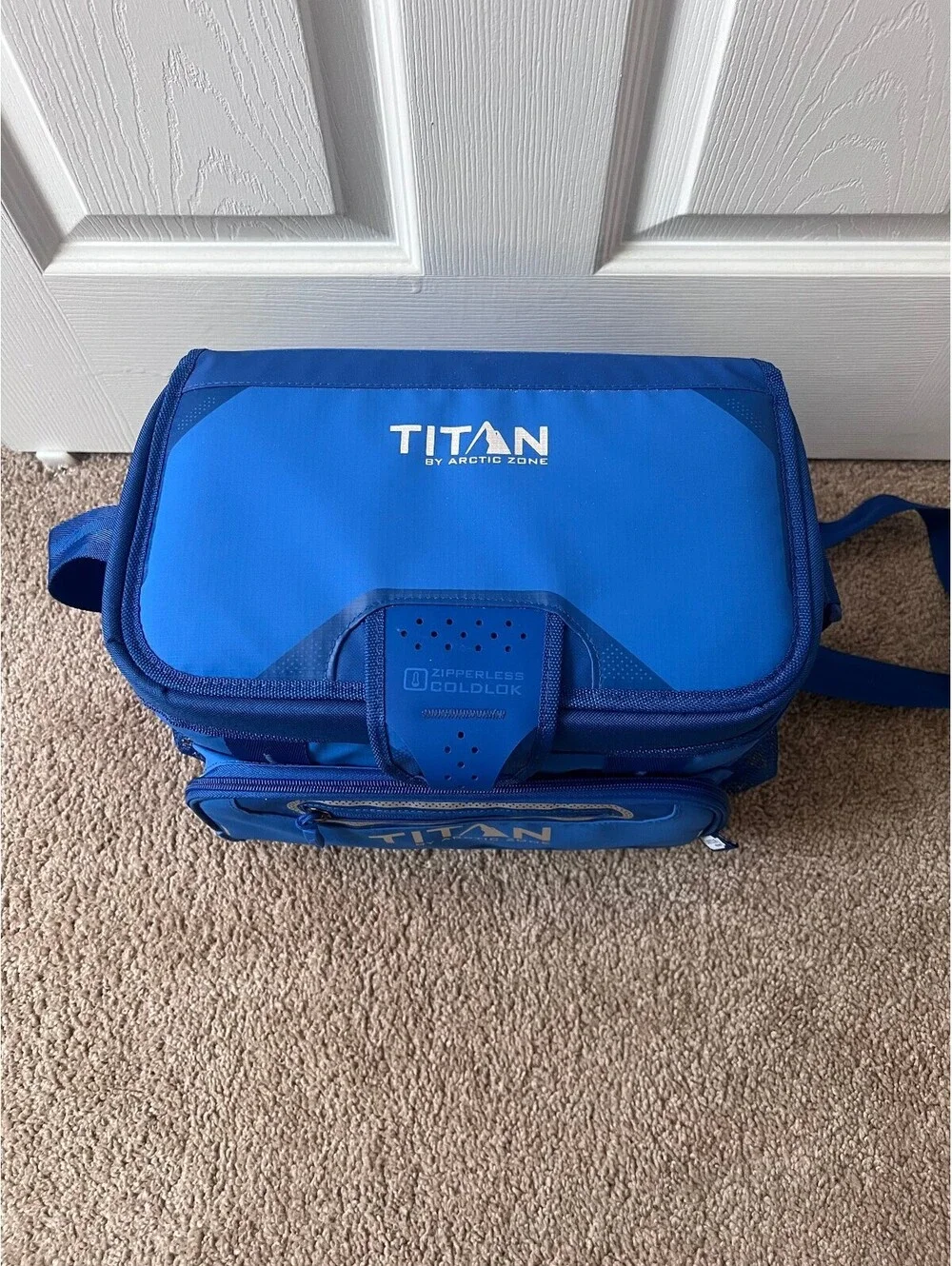Titan Arctic Zone 9 Can zipper less Soft cooler 6 quart